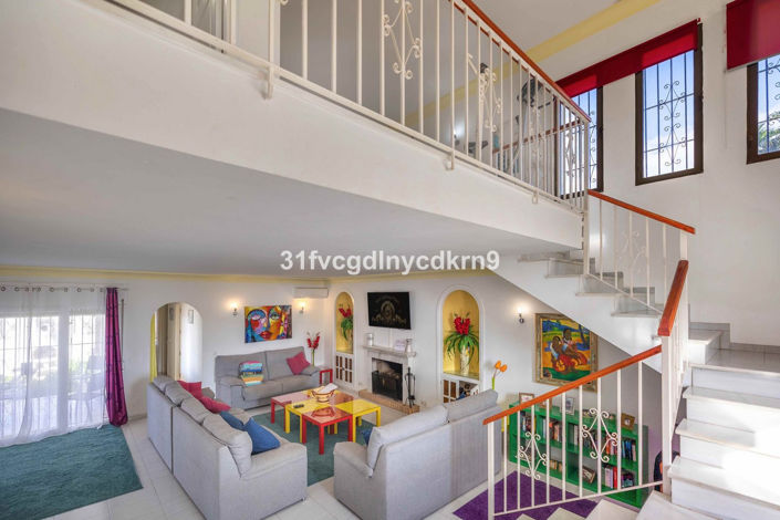 Image No.2-5 Bed Villa for sale
