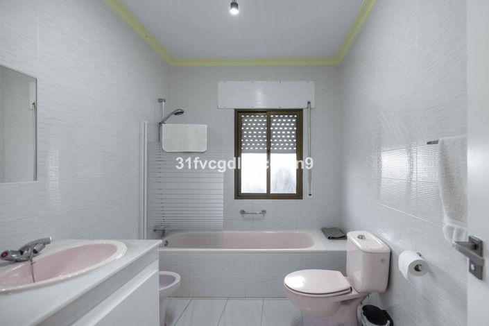 Image No.26-5 Bed Villa for sale