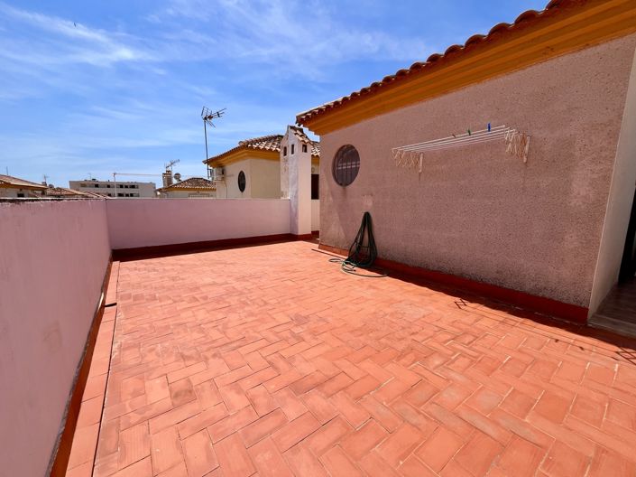 Image No.17-3 Bed Townhouse for sale
