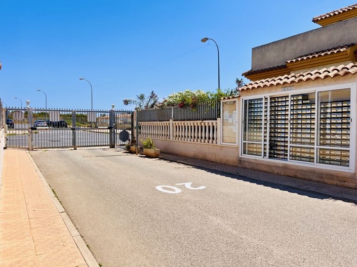 Image No.27-3 Bed Townhouse for sale