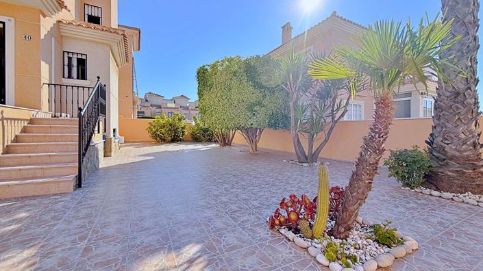 Image No.3-Villa de 4 chambres à vendre à Orihuela Costa