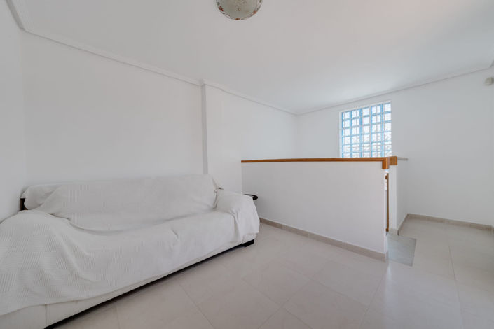 Image No.15-3 Bed Townhouse for sale