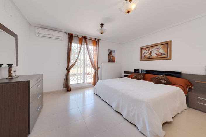 Image No.16-3 Bed Townhouse for sale