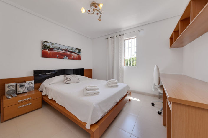 Image No.20-3 Bed Townhouse for sale