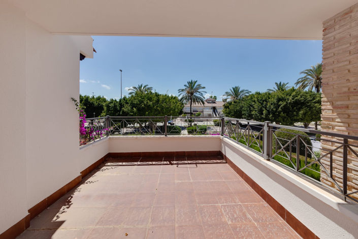 Image No.21-3 Bed Townhouse for sale