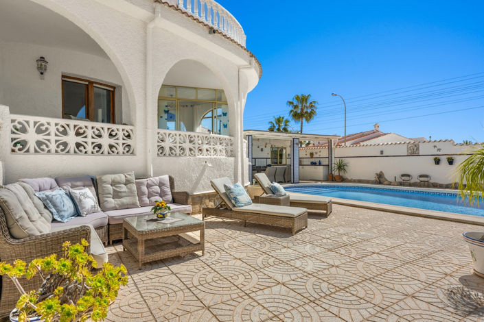 Image No.2-5 Bed Villa for sale