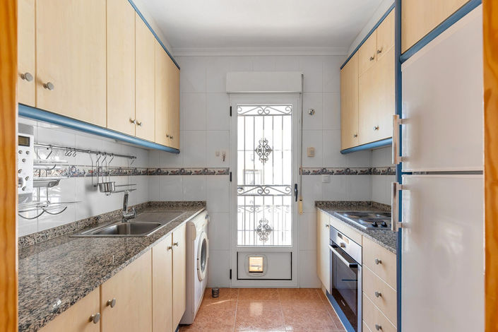 Image No.12-3 Bed Semi-Detached for sale