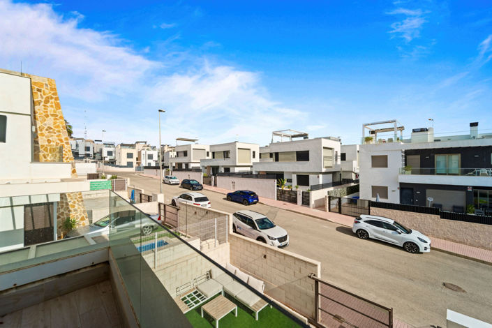 Image No.20-2 Bed Semi-Detached for sale