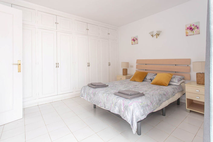 Image No.18-2 Bed Semi-Detached for sale