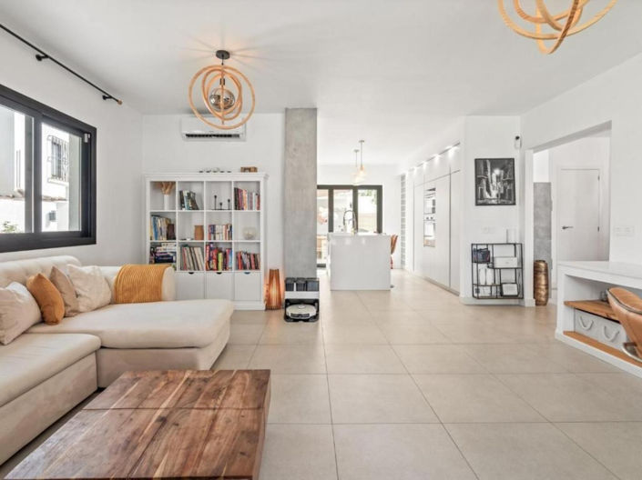 Image No.7-6 Bed Villa for sale