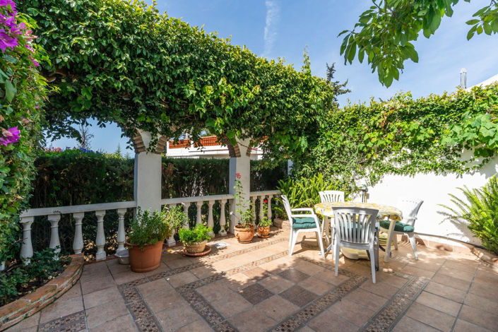 Image No.2-2 Bed Townhouse for sale