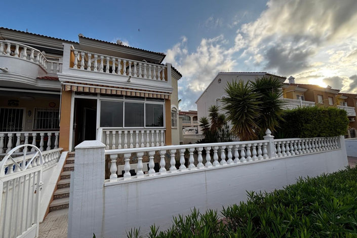 Image No.17-4 Bed Townhouse for sale