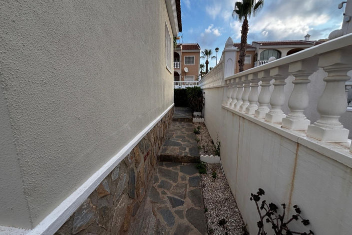 Image No.19-4 Bed Townhouse for sale