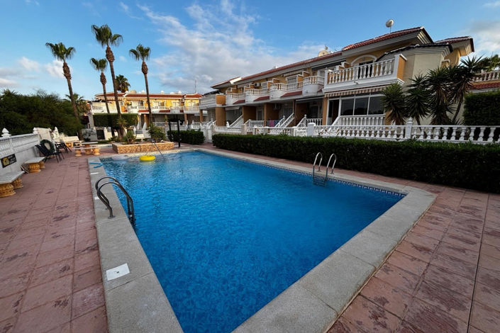 Image No.2-4 Bed Townhouse for sale