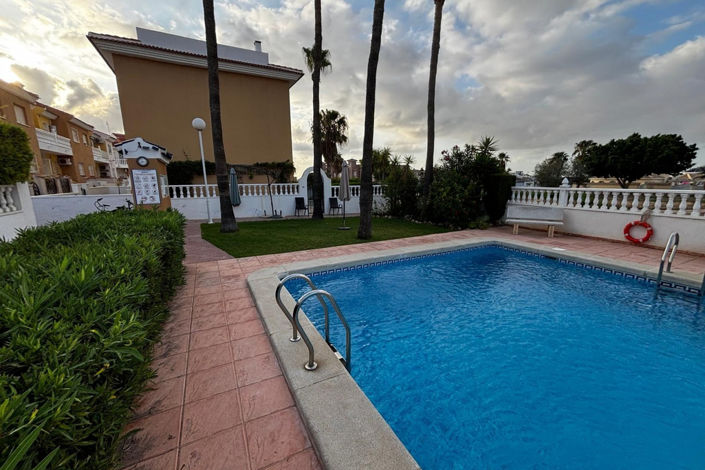 Image No.25-4 Bed Townhouse for sale