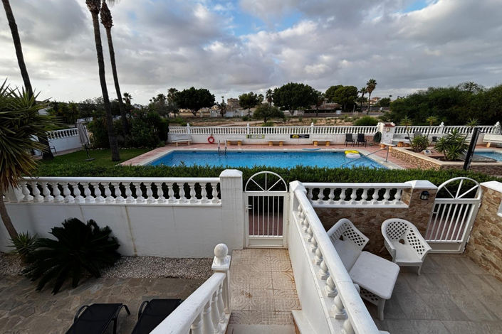 Image No.4-4 Bed Townhouse for sale