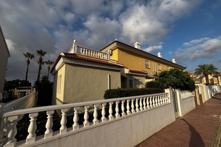 Image No.45-4 Bed Townhouse for sale