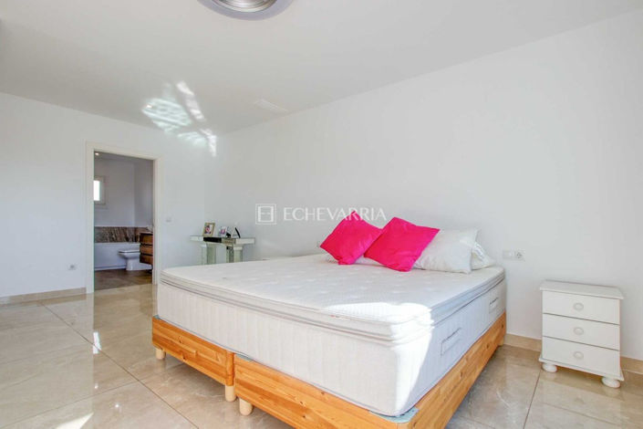 Image No.23-4 Bed Townhouse for sale
