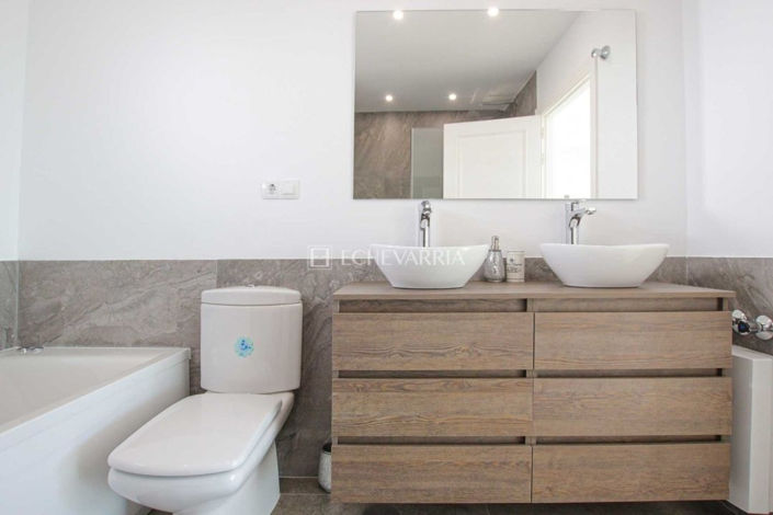 Image No.24-4 Bed Townhouse for sale
