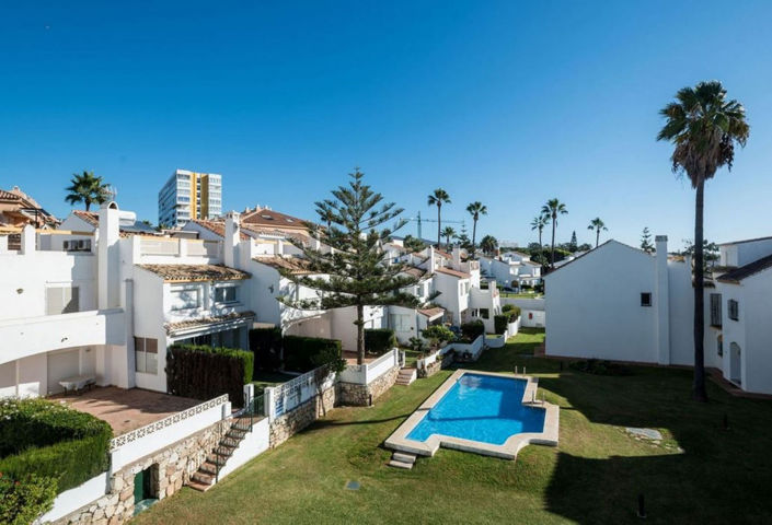 Image No.16-4 Bed Townhouse for sale
