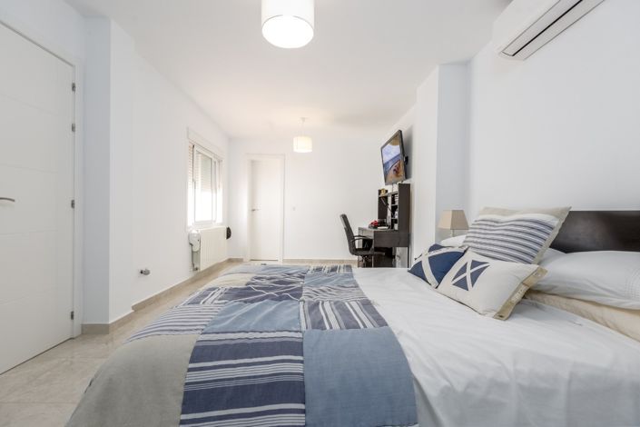 Image No.11-4 Bed Townhouse for sale