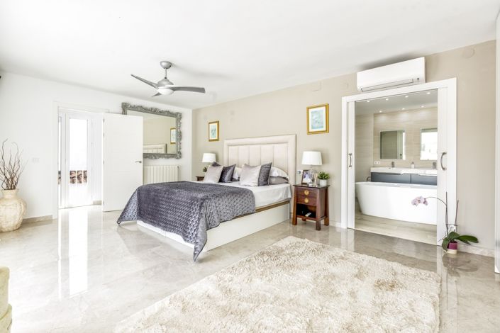 Image No.4-4 Bed Townhouse for sale