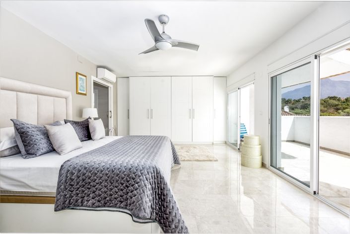 Image No.9-4 Bed Townhouse for sale