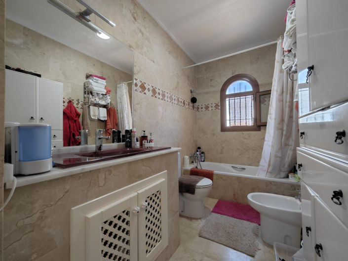 Image No.12-2 Bed Property for sale