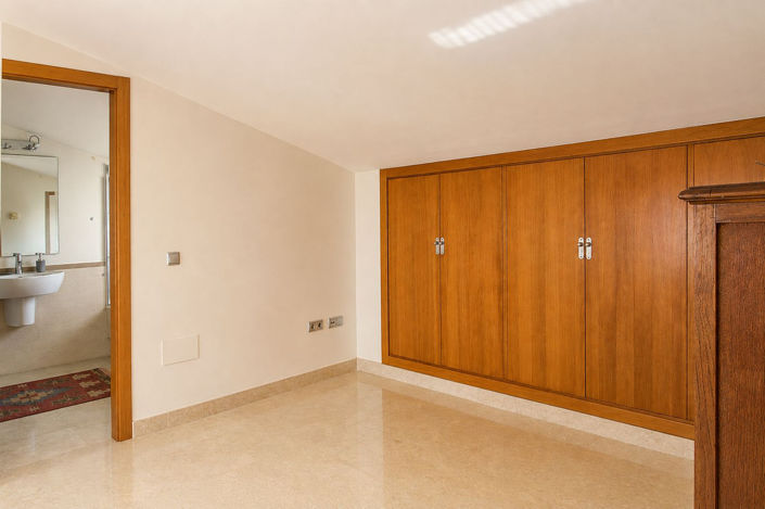 Image No.23-3 Bed Townhouse for sale