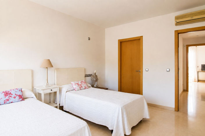 Image No.41-3 Bed Townhouse for sale