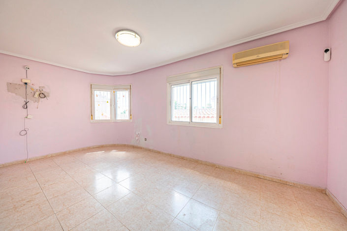 Image No.11-3 Bed Villa for sale