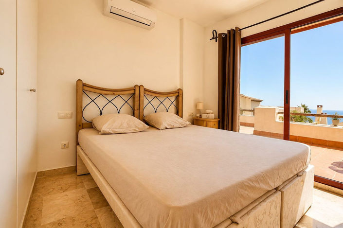 Image No.23-3 Bed Townhouse for sale