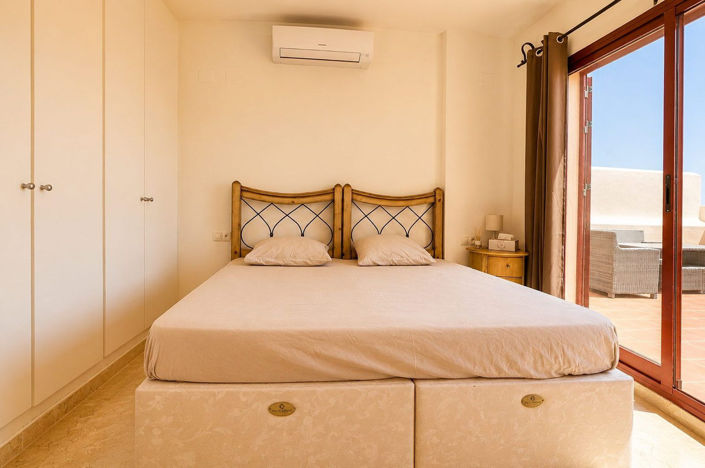 Image No.24-3 Bed Townhouse for sale