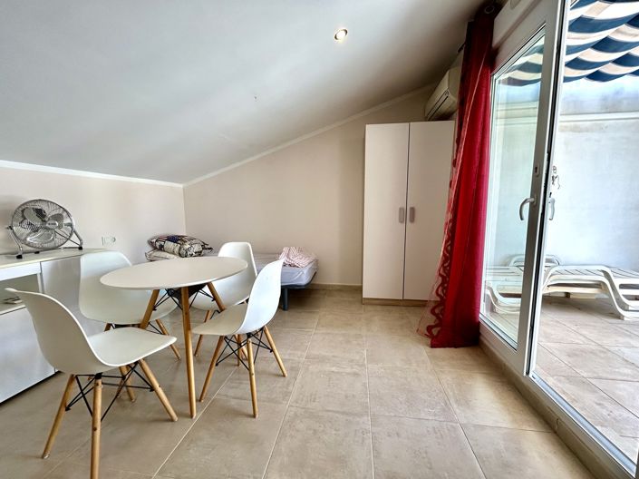 Image No.28-3 Bed Townhouse for sale