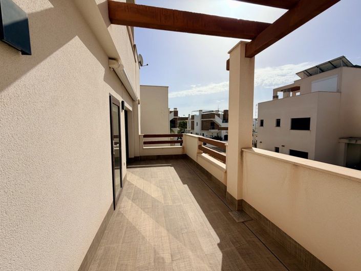 Image No.16-3 Bed Townhouse for sale