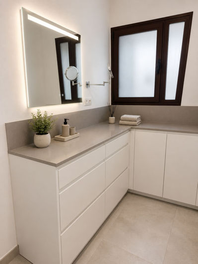 Image No.26-3 Bed Property for sale