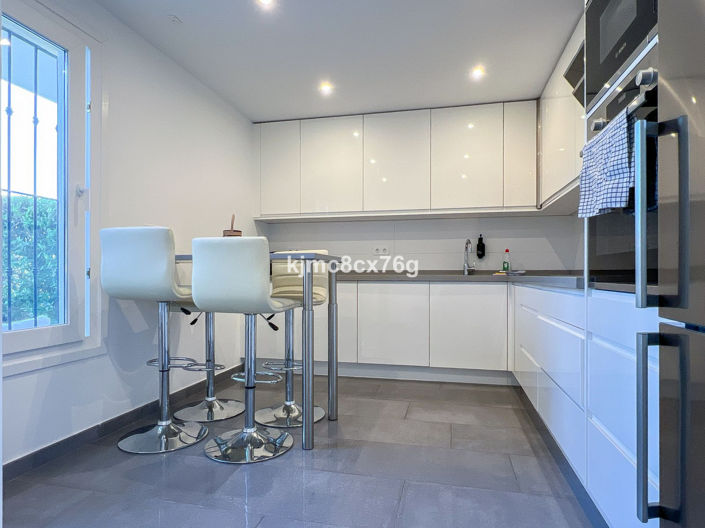 Image No.20-4 Bed Townhouse for sale