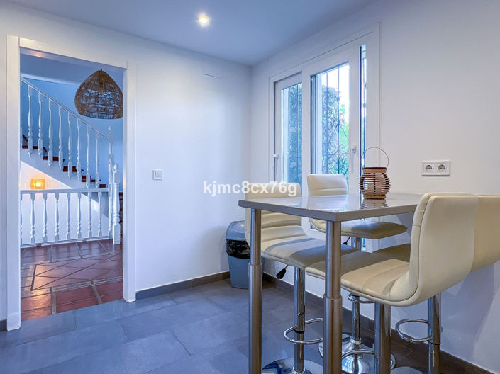 Image No.23-4 Bed Townhouse for sale