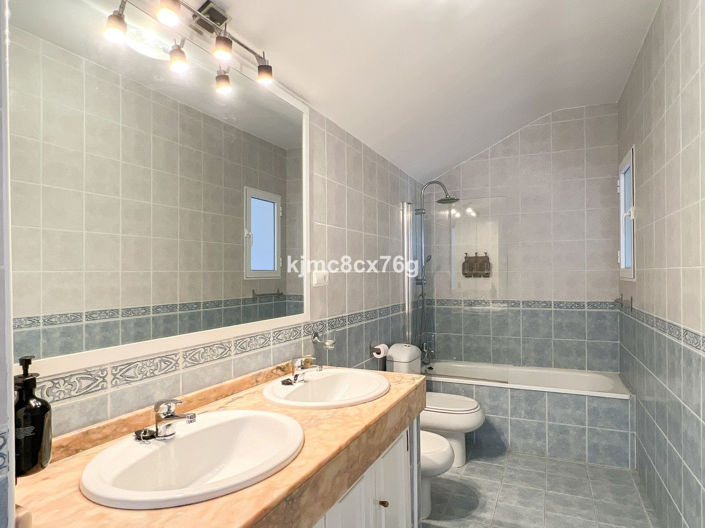 Image No.31-4 Bed Townhouse for sale