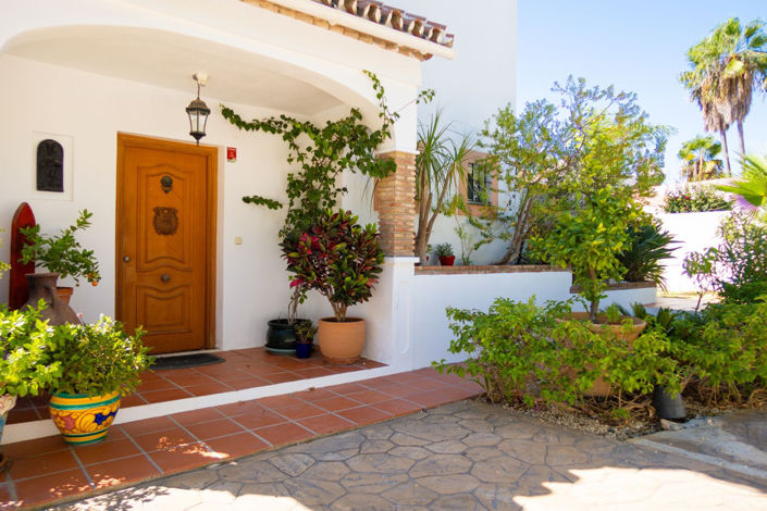Image No.2-3 Bed Villa for sale