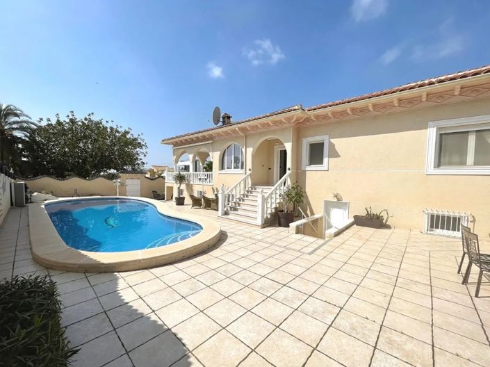 Image No.2-4 Bed Villa for sale