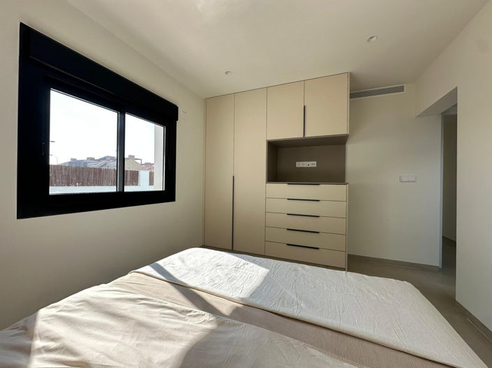 Image No.16-2 Bed Semi-Detached for sale