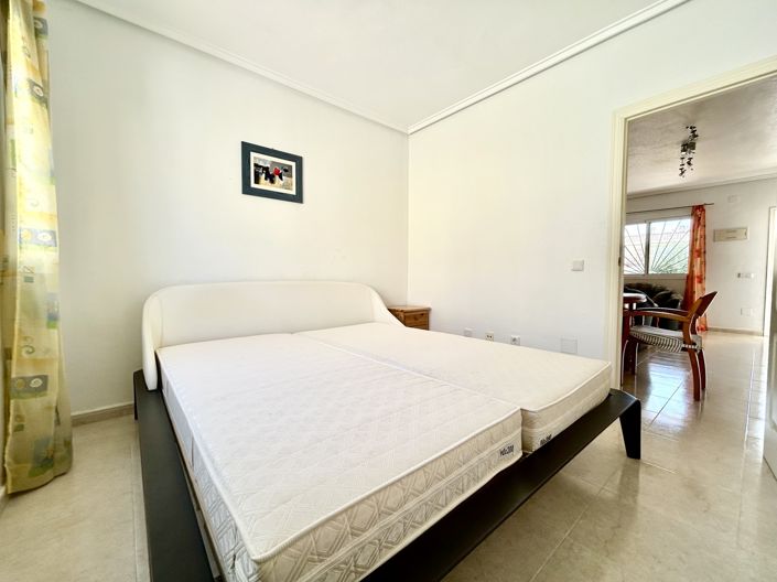 Image No.19-3 Bed Townhouse for sale
