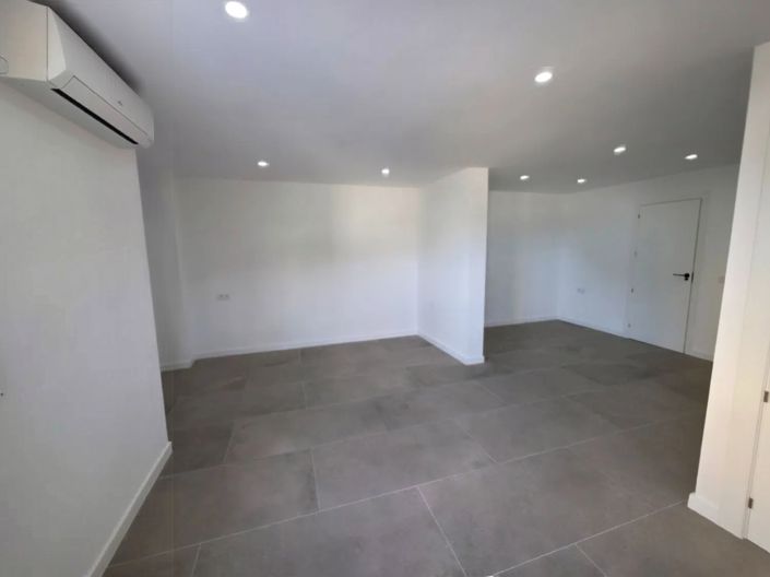 Image No.10-3 Bed Apartment for sale