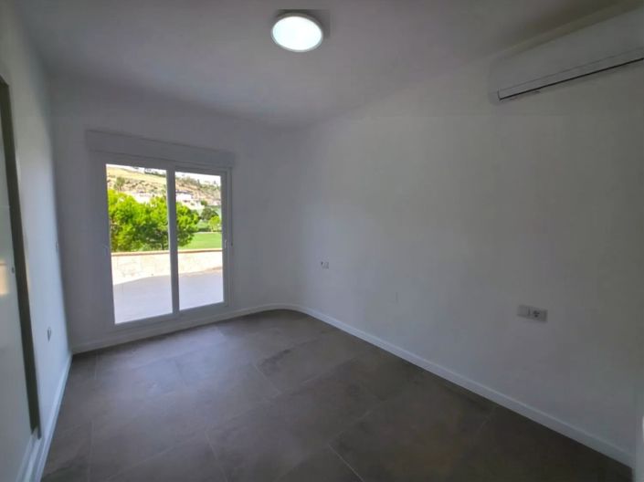 Image No.15-3 Bed Apartment for sale