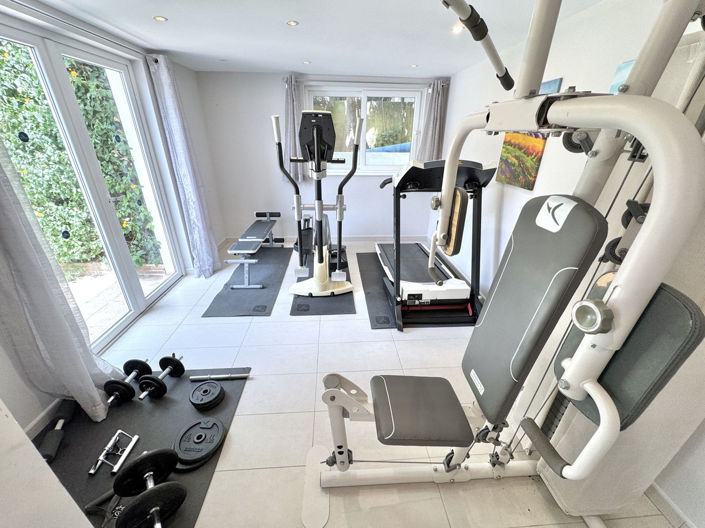 Image No.28-6 Bed Villa for sale