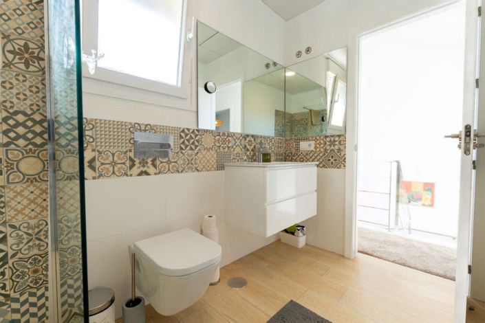 Image No.17-2 Bed Semi-Detached for sale