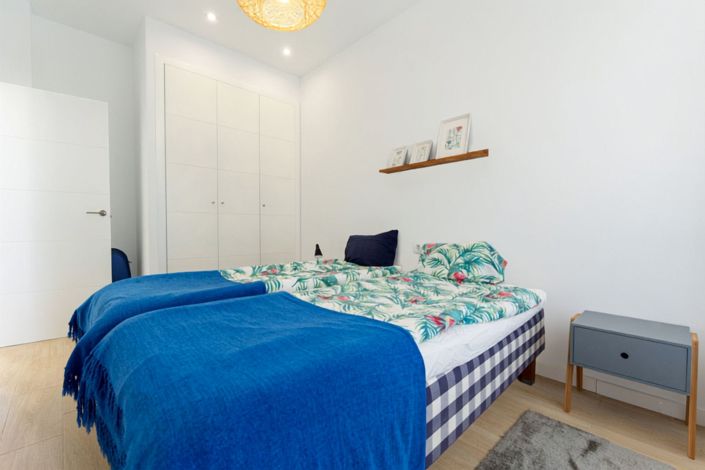 Image No.21-2 Bed Semi-Detached for sale