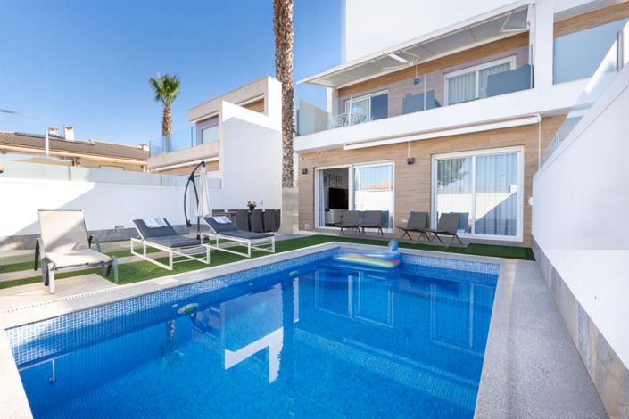 Image No.28-2 Bed Semi-Detached for sale