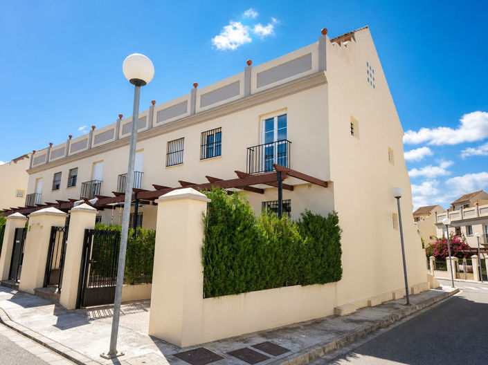 Image No.56-3 Bed Semi-Detached for sale